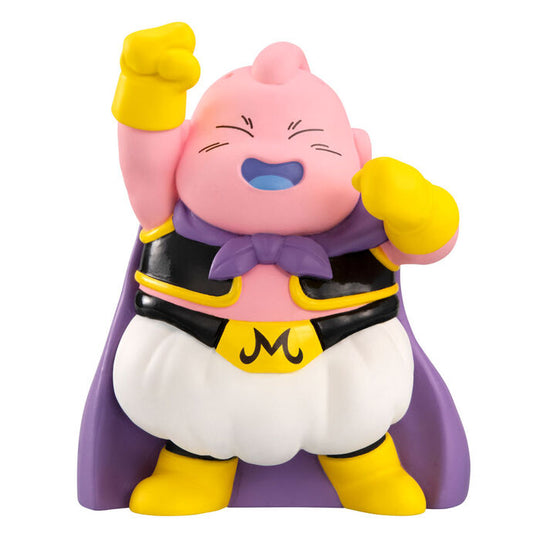 Comparaison de taille entre la figurine Dragon Ball Daima Sofbits et un objet courant