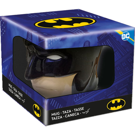 Vue de côté du mug Batman en céramique 3D montrant les détails du personnage et la finition STOR