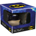 Vue de côté du mug Batman en céramique 3D montrant les détails du personnage et la finition STOR