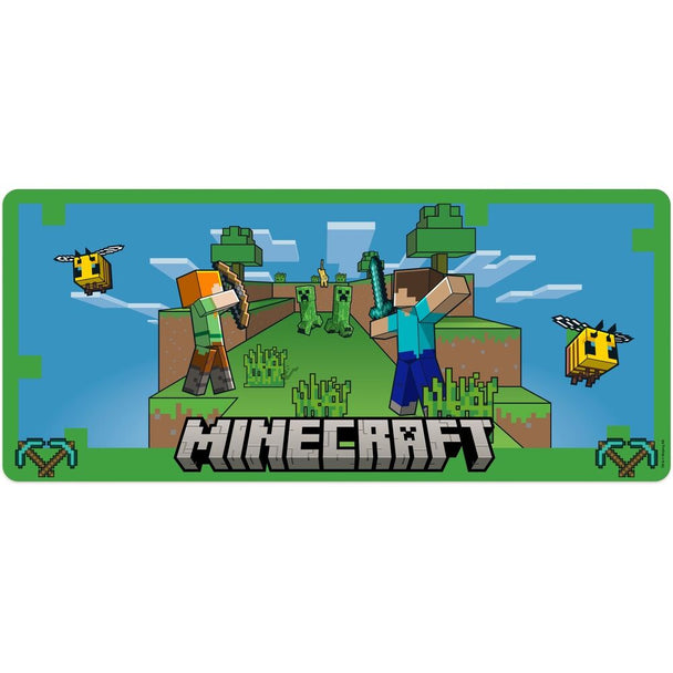 Vue rapprochée du tapis gaming Minecraft 80x35cm avec logo KIDS LICENSING sur un bureau moderne