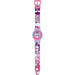 Vue rapprochée du cadran digital de la montre Hello Kitty et ses amis sur fond blanc