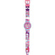 Vue rapprochée du cadran digital de la montre Hello Kitty et ses amis sur fond blanc