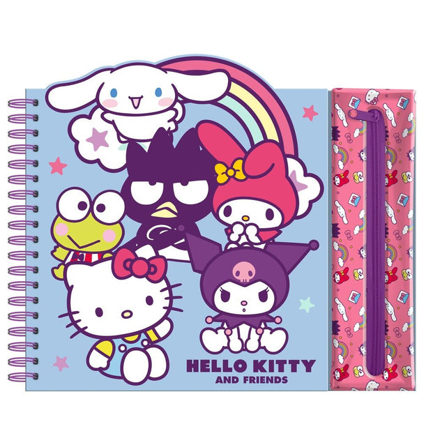 Vue ouverte du cahier d'activités Hello Kitty montrant les pages intérieures avec motifs et espace pour dessiner