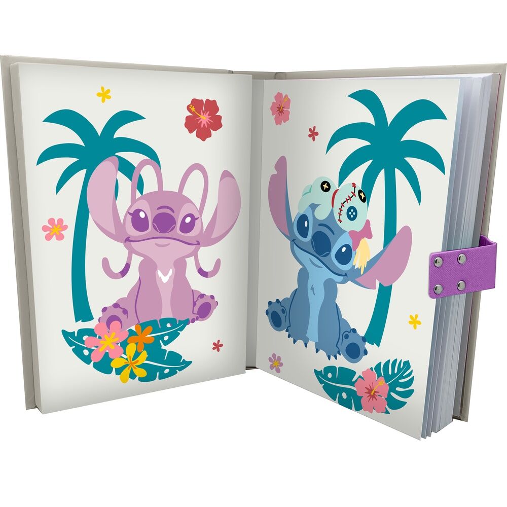 Intérieur du journal secret Disney Stitch montrant les pages lignées prêtes à être écrites
