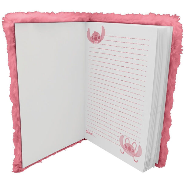 Cahier A5 Stitch Disney en peluche ouvert montrant les pages intérieures blanches et la texture peluche