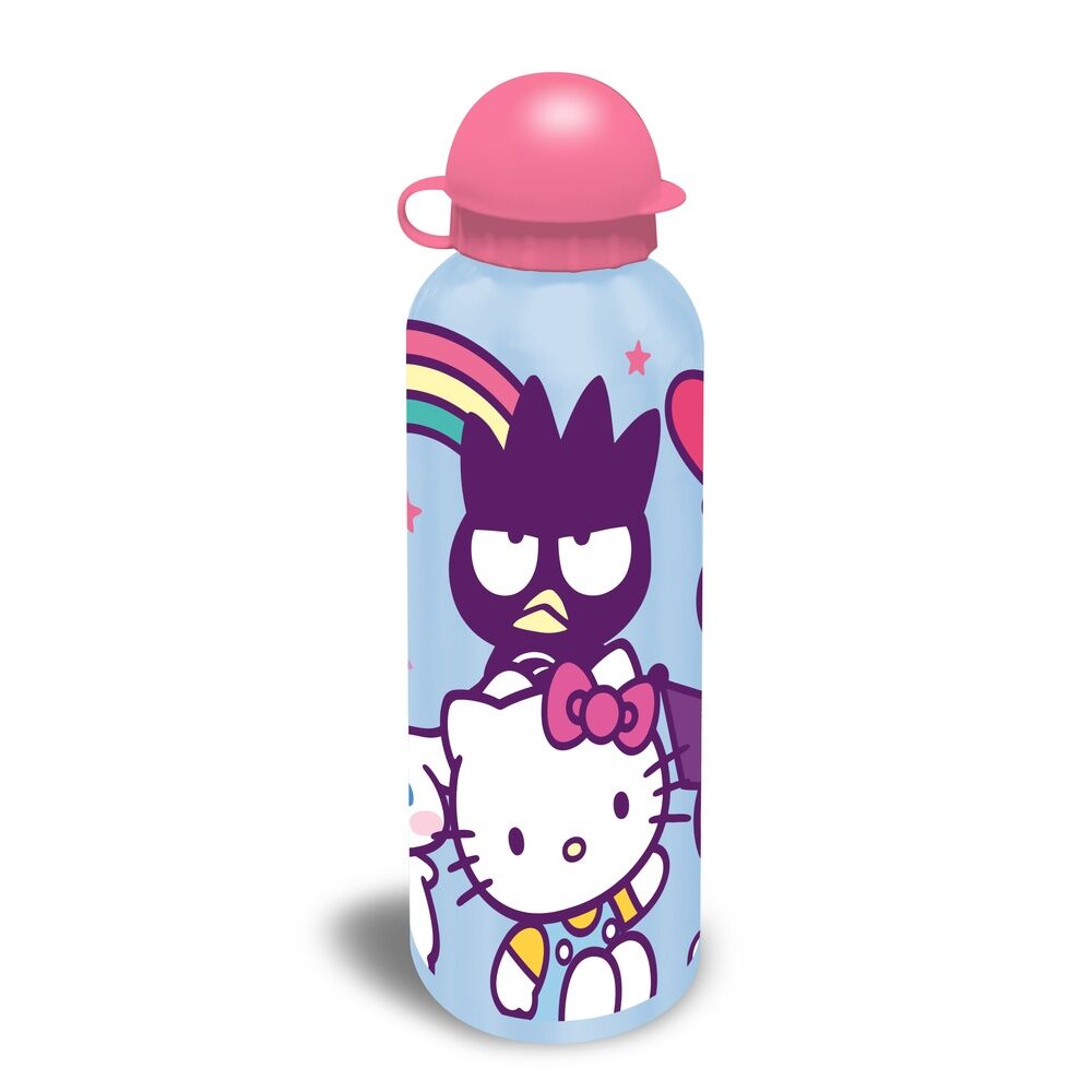 Enfant tenant la gourde Hello Kitty aluminium lors d'une sortie scolaire