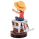 Support Luffy en utilisation avec plusieurs manettes et smartphone sur bureau de gamer