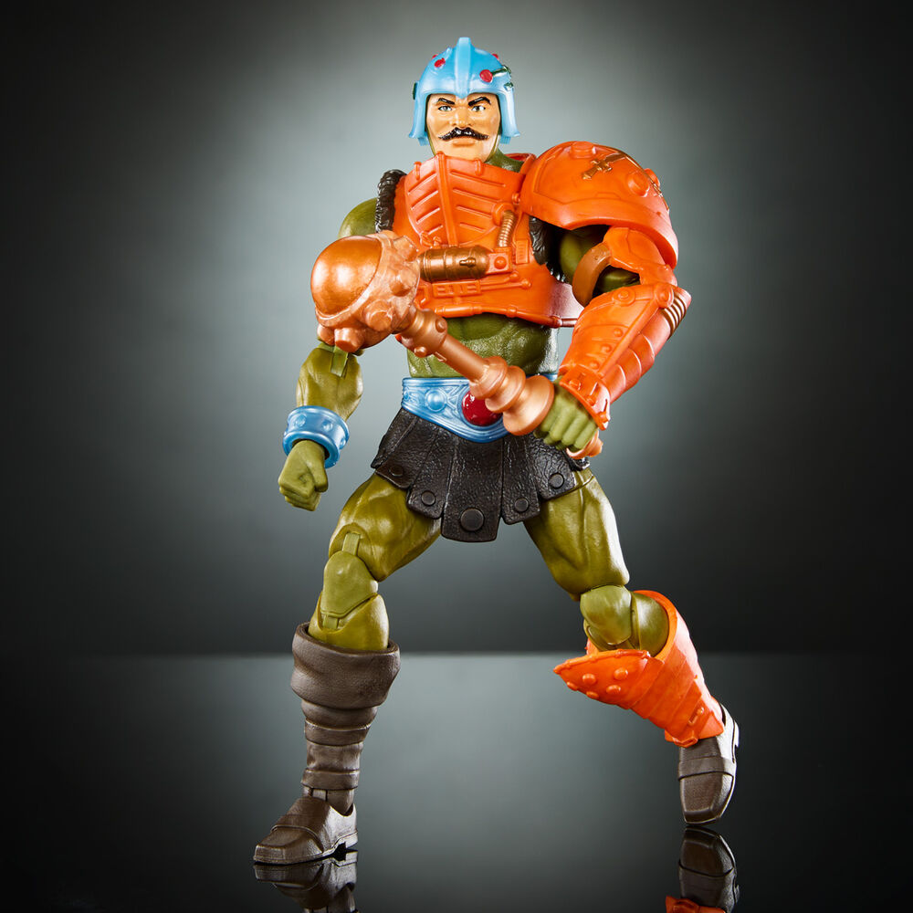 Man-At-Arms en position dynamique avec main interchangeable et casque clipsé