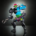 Figurine Trap Jaw posée avec épée et pistolet, démontrant ses 30 points d'articulation