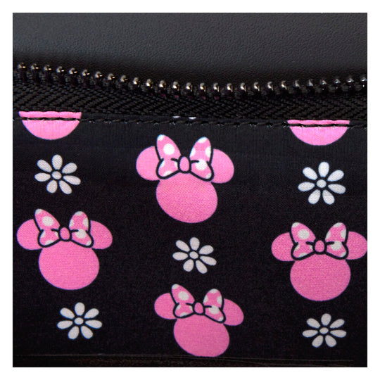 Détails bronze élégants sur les fermetures et attaches du sac Loungefly Disney Minnie