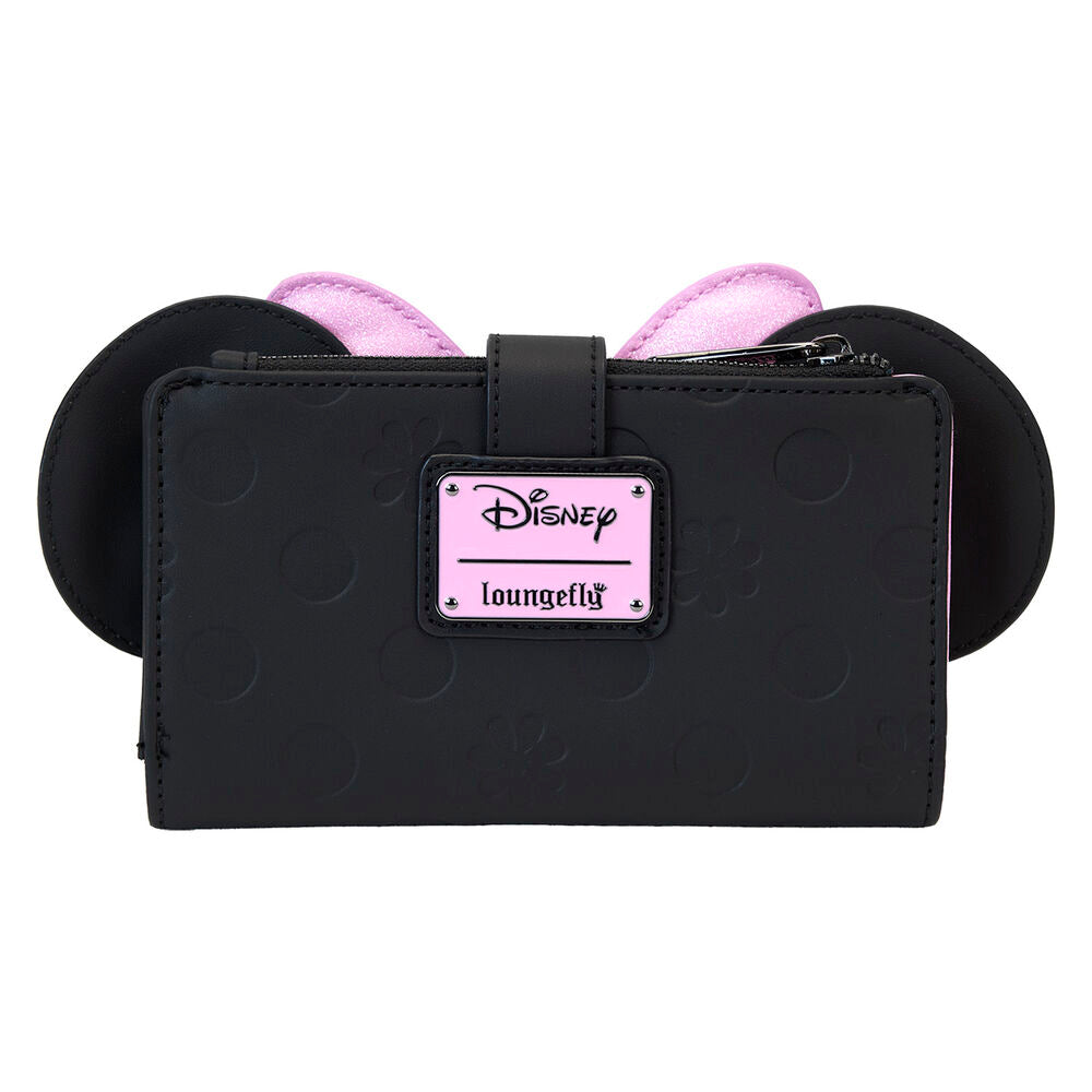 Zoom sur les détails embossés, brodés et matelassés du portefeuille Loungefly Disney Minnie Floral Rock the Dots