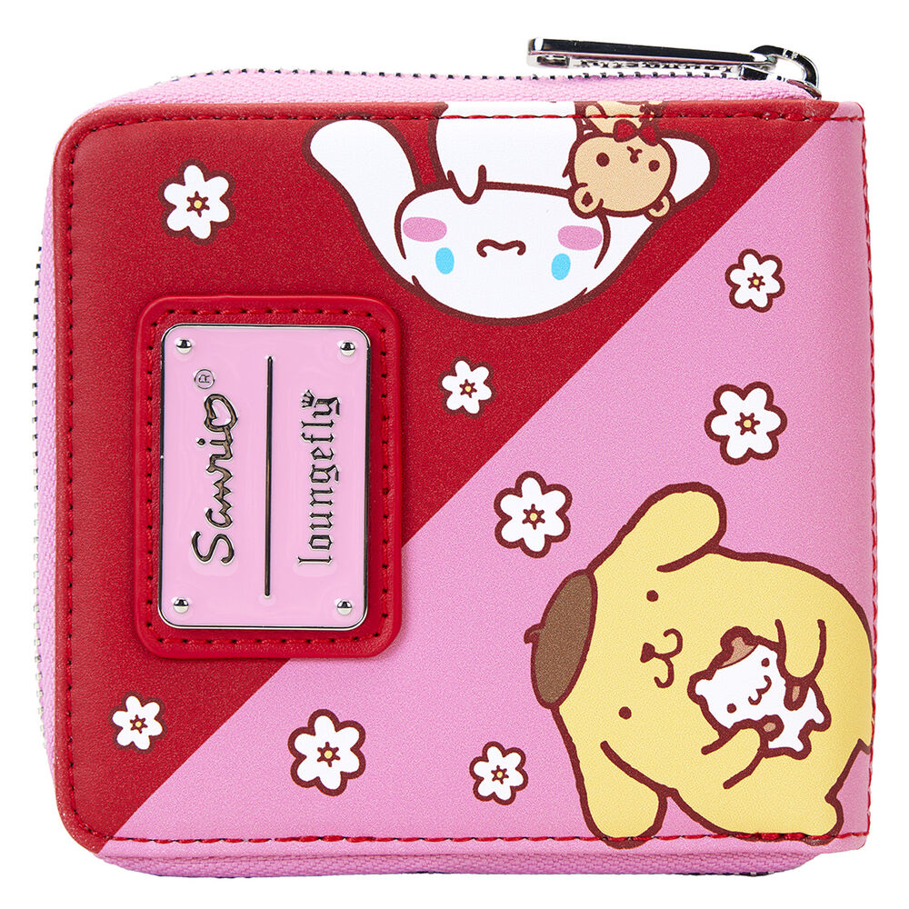 Vue rapprochée du cuir vegan embossé et des motifs imprimés sur le portefeuille Hello Kitty