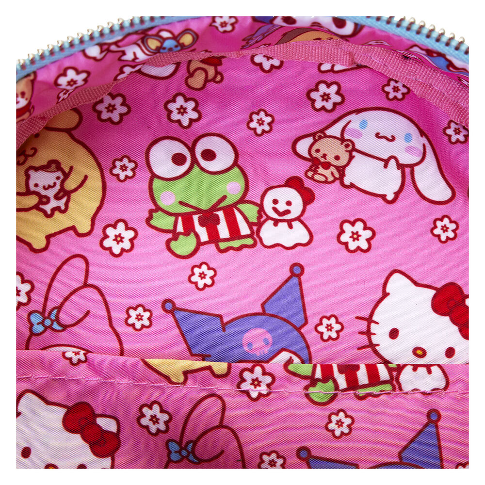 Vue latérale du sac à dos Loungefly Hello Kitty en cuir vegan avec fermetures argentées et design unique