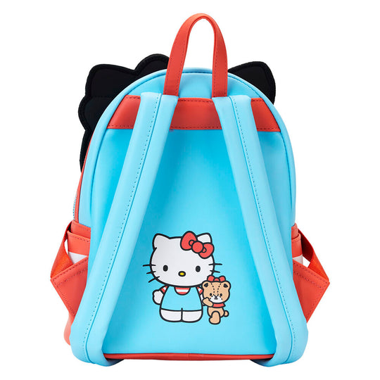 Gros plan sur les détails embossés et imprimés du sac à dos Loungefly Hello Kitty et Ours