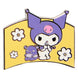 Pin's Hello Kitty avec ses amis, mise en scène sur un support noir pour mettre en valeur les détails