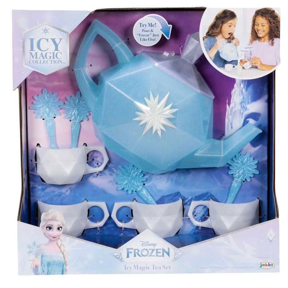 Enfant jouant avec le service à thé Elsa, illustrant un moment de jeu créatif
