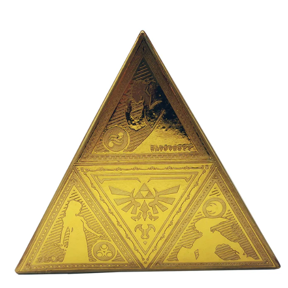 Tirelire Triforce The Legend of Zelda de marque PYRAMID avec dimensions 20x7,7x17,5cm, vue de face.