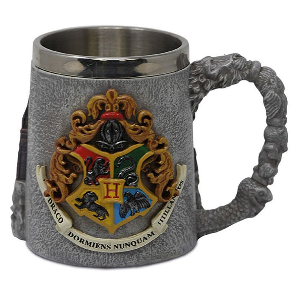 Chope 3D Harry Potter Poudlard en polyresine avec détails du château, capacité 350ml par PYRAMID.