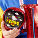 Sac tote Loungefly Hello Kitty 50e anniversaire porté à l'épaule avec sangle ajustée