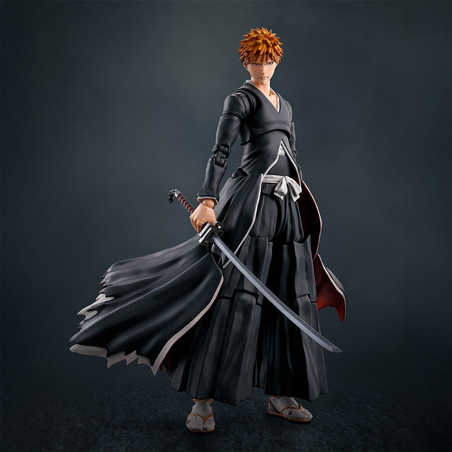 Figurine articulée Ichigo Kurosaki Getsugatensho de Bleach, vue de face avec épée Tenchain Zangetsu