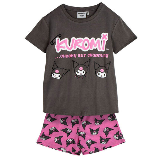 Détail du tissu et design coloré du pyjama Hello Kitty et Kuromi CERDÁ en coton doux pour enfants