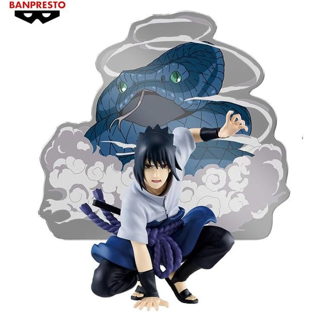 Profil gauche de la figurine Sasuke Uchiha avec son costume emblématique Naruto Shippuden