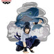 Profil gauche de la figurine Sasuke Uchiha avec son costume emblématique Naruto Shippuden