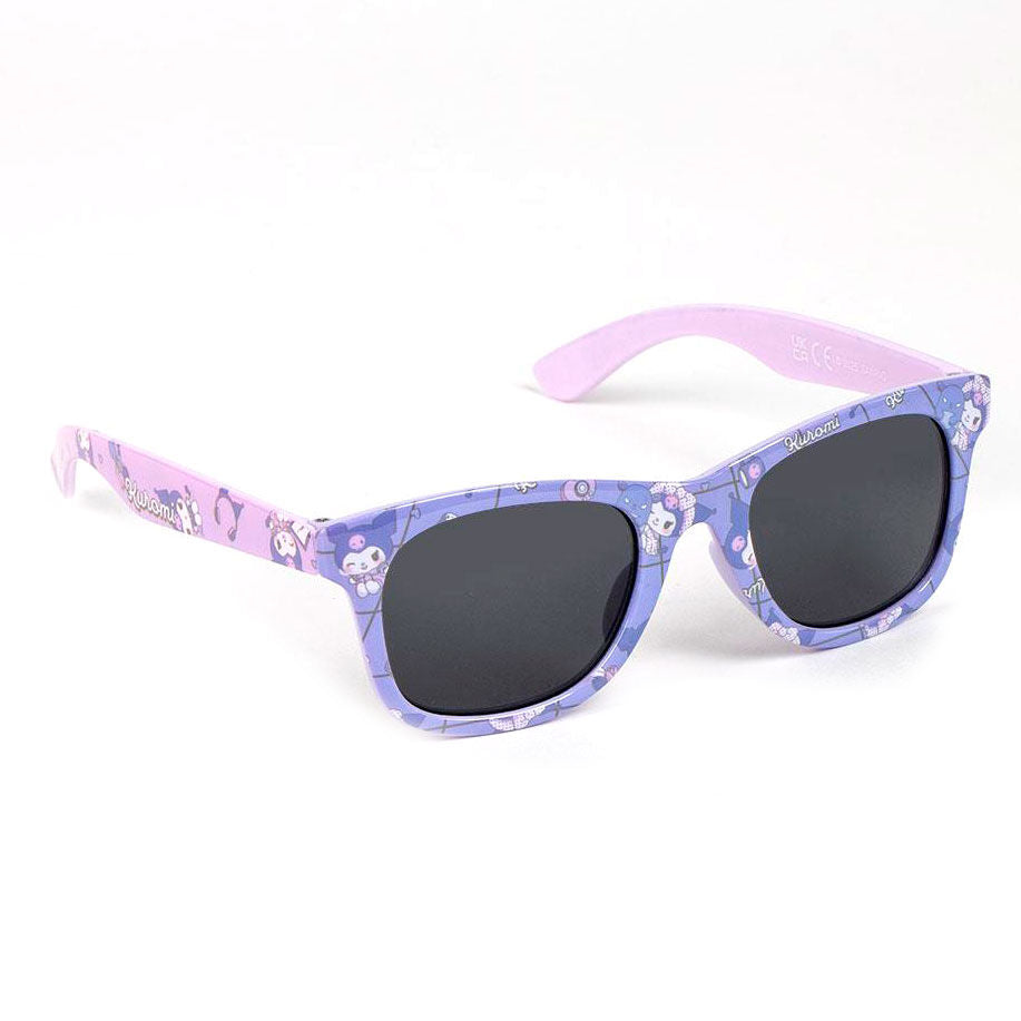 Vue rapprochée des lunettes Hello Kitty avec détail du logo sur la branche