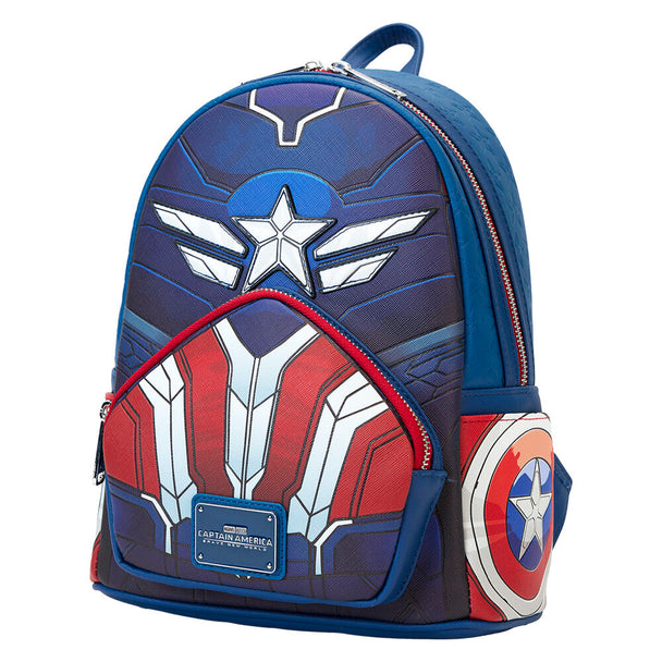 Détail des appliques décoratives Captain America sur le sac Loungefly en cuir vegan