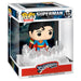 Vue rapprochée de la figurine POP Superman DC Comics montrant les détails précis du visage et du costume deluxe.