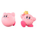 Figurine Kirby Friends BANDAI mise en scène dans un décor inspiré de l'univers Kirby, pour une présentation visuelle attrayante et immersive.