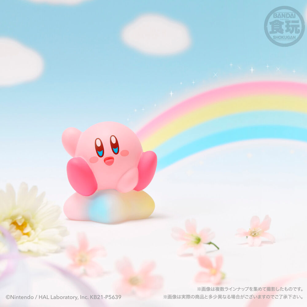 Comparaison de taille entre une figurine Kirby Friends BANDAI et un objet courant, pour donner une idée de la taille réelle de ces petites figurines.