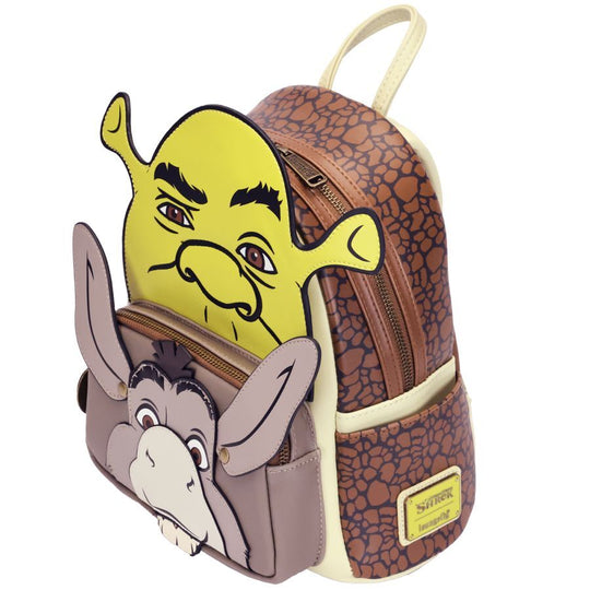 Zoom sur les détails du visage de Shrek sur le sac à dos Loungefly de 31 cm