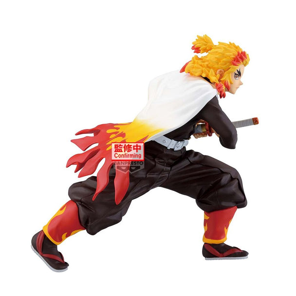Gros plan sur le visage expressif de la figurine Kyojuro Rengoku de BANPRESTO