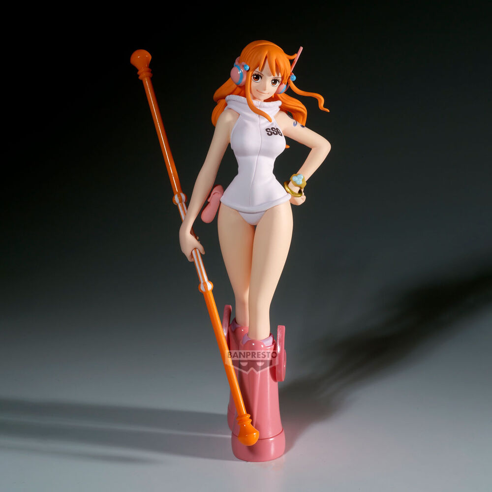 Vue arrière de la figurine Nami The Shukko mettant en valeur la coiffure et accessoires