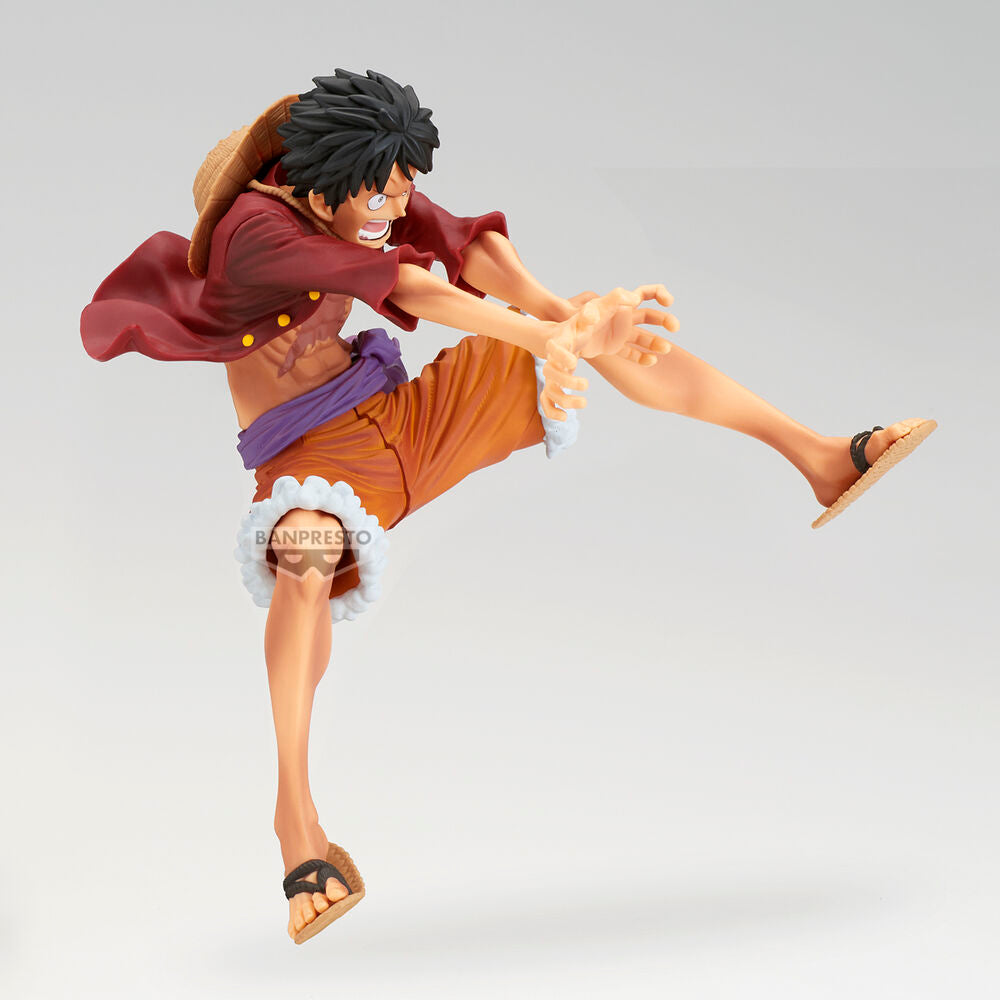 Vue latérale de la figurine Monkey D Luffy mettant en valeur ses vêtements et accessoires