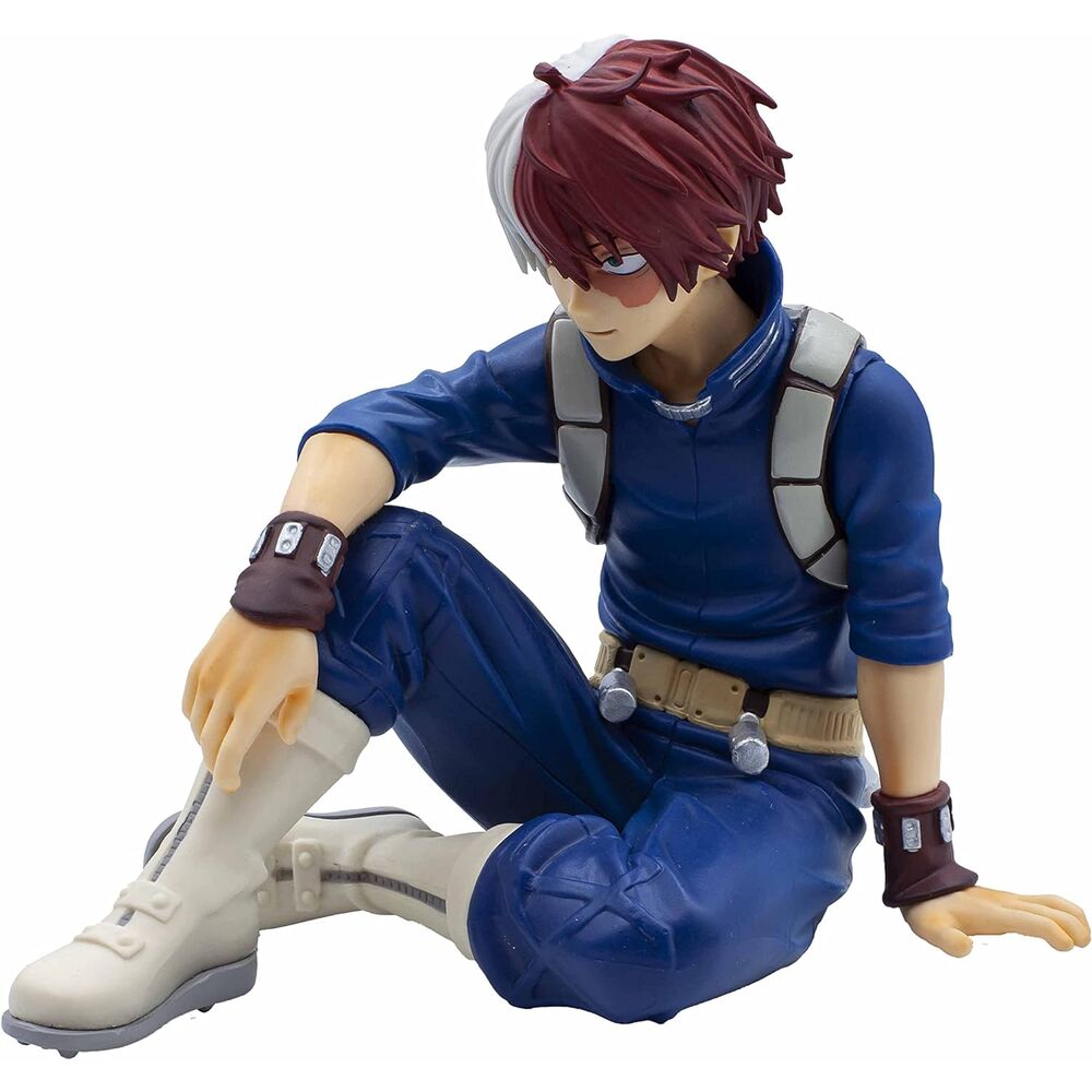 Photo de la figurine Shoto posée sur un support, idéale pour collectionneurs et fans