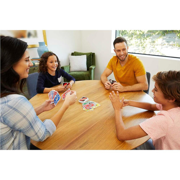 Cartes UNO Classic étalées montrant les couleurs vives et les numéros distincts du jeu