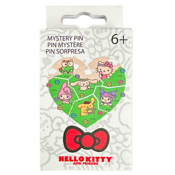 Zoom sur le pin's Hello Kitty et ses amis avec finition brillante et détails précis