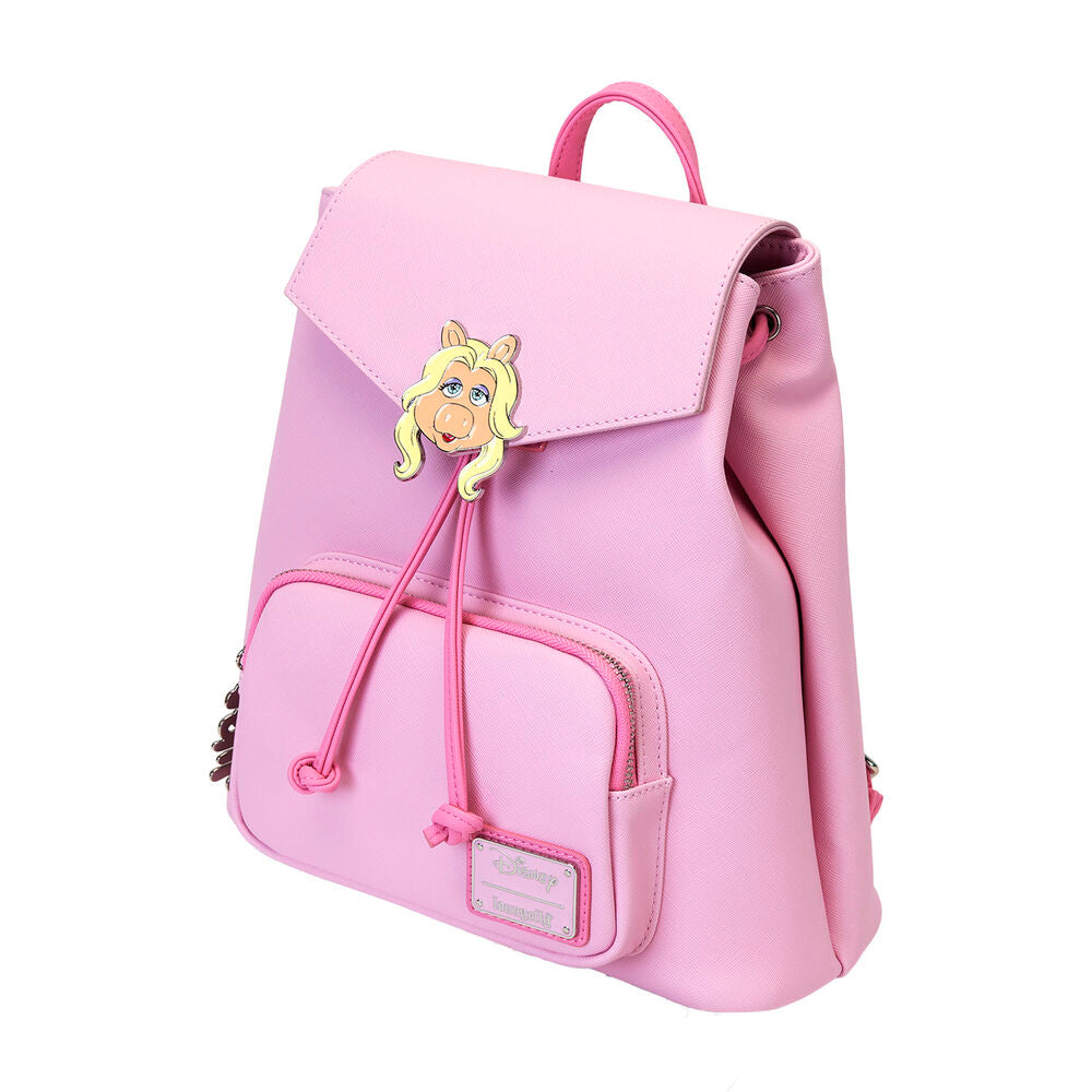 Zoom sur la fermeture à cordon et bouton-pression du sac à dos Miss Piggy Loungefly