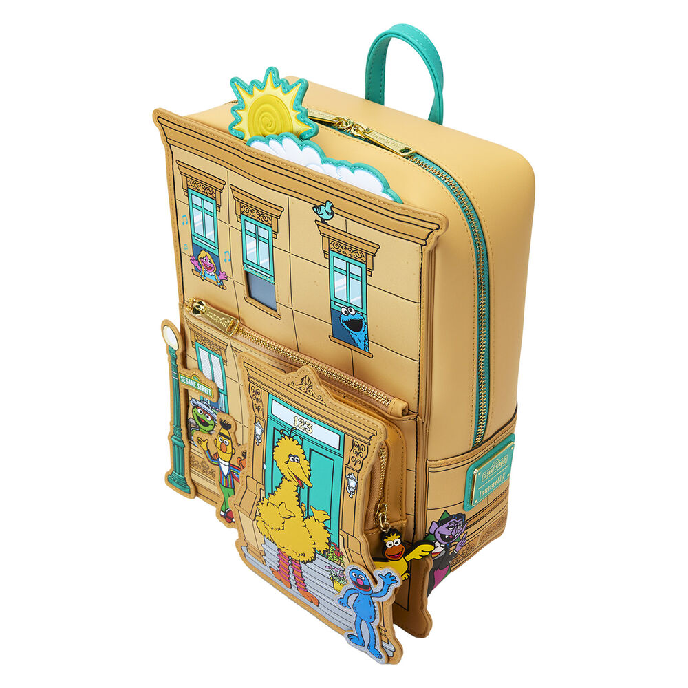 Côté du sac à dos Loungefly Sesame Street Corner montrant la sangle ajustable en cuir vegan noir