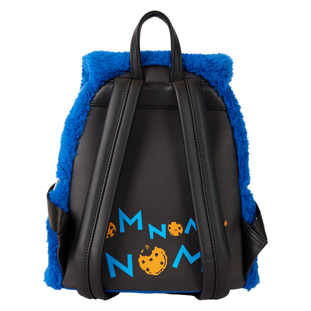 Détail des rivets mobiles et appliqués sur le sac à dos en peluche Cookie Monster