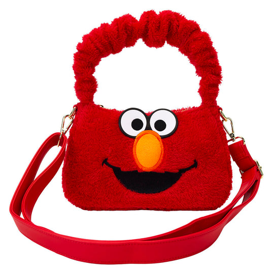 Gros plan sur la texture en peluche rouge vif et les finitions en cuir vegan du sac Loungefly Elmo