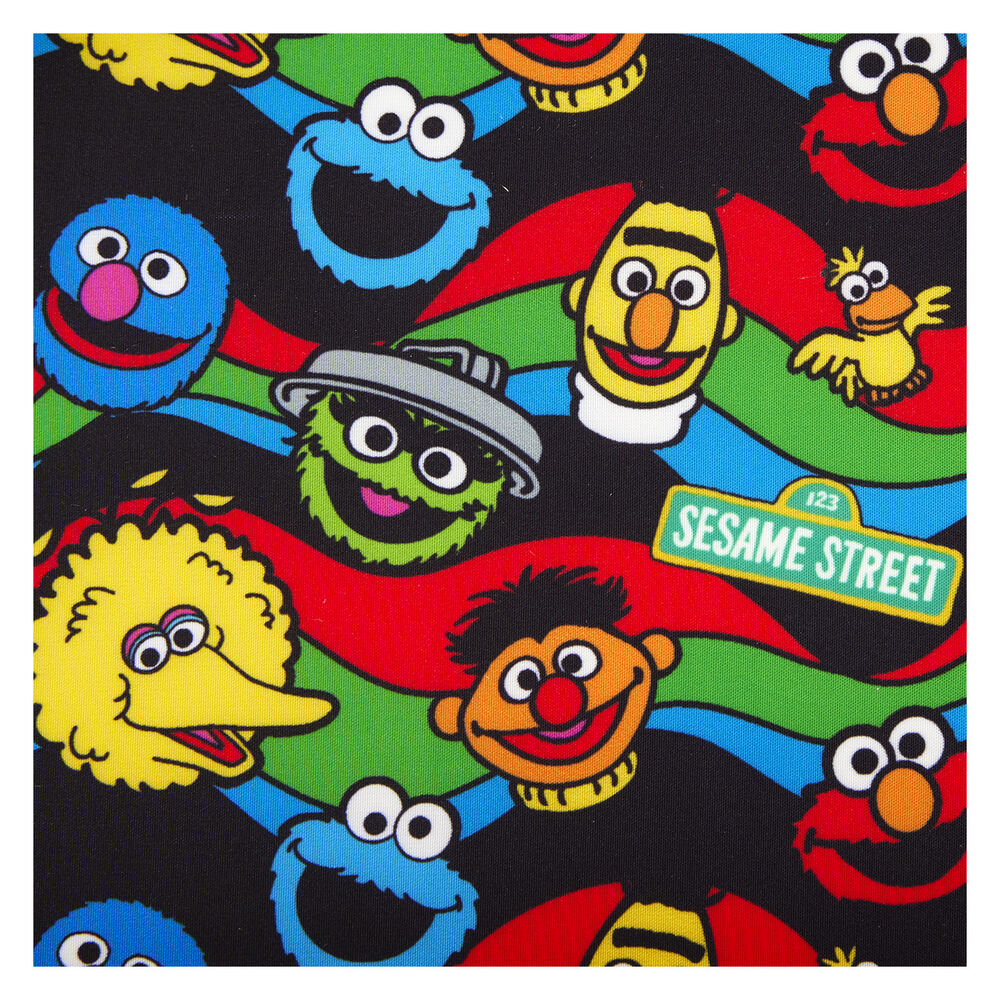 Photo de la poignée supérieure du sac Loungefly Elmo, idéale pour un transport facile à la main
