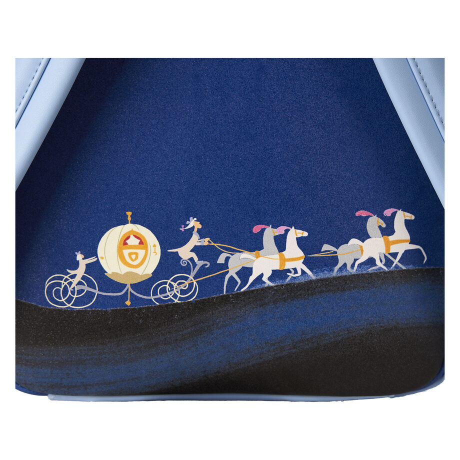 Présentation du sac à dos Loungefly Disney Cendrillon 75e Anniversaire porté sur le dos par un modèle
