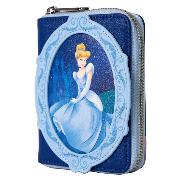 Détail du porte-carte transparent en forme de soulier de verre intégré au portefeuille Loungefly Cendrillon