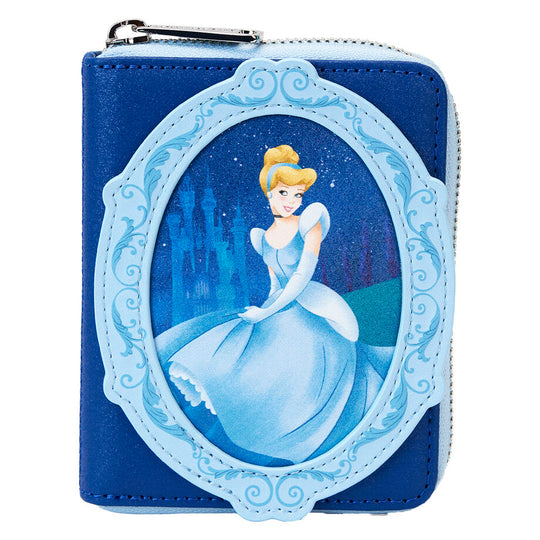 Intérieur du portefeuille Loungefly avec quatre emplacements pour cartes et doublure assortie au thème Cendrillon