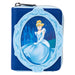 Intérieur du portefeuille Loungefly avec quatre emplacements pour cartes et doublure assortie au thème Cendrillon