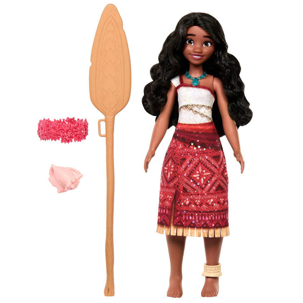 Gros plan sur le visage expressif de la poupée Vaiana avec sa chevelure ondulée et ses yeux brillants.