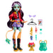 Vue rapprochée sur le visage détaillé et maquillage de la poupée Monster High Jinafire Long